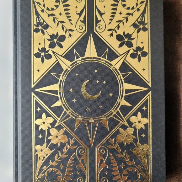 **NEW & SIGNED** The Sun and The Void by Gabriela Romero Lacruz, Illumicrate - Picture 7 of 8